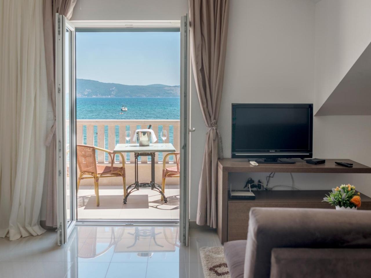 Апартаменты Grifone Coastline Херцег-Нови Экстерьер фото